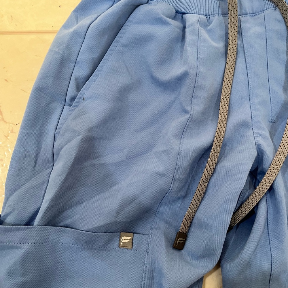 Fabletics Scrubs Set - image 4